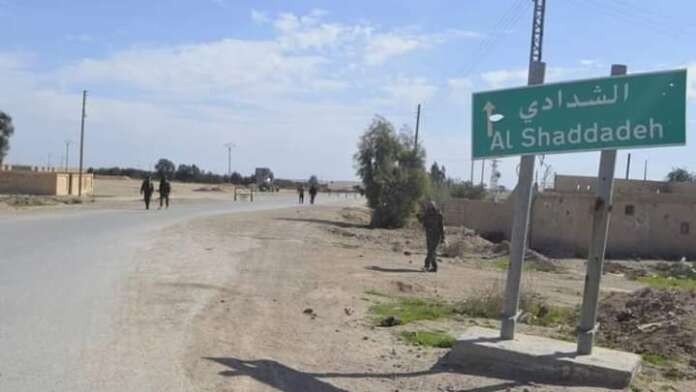 قذائف صاروخية تستهدف قاعدة للت...