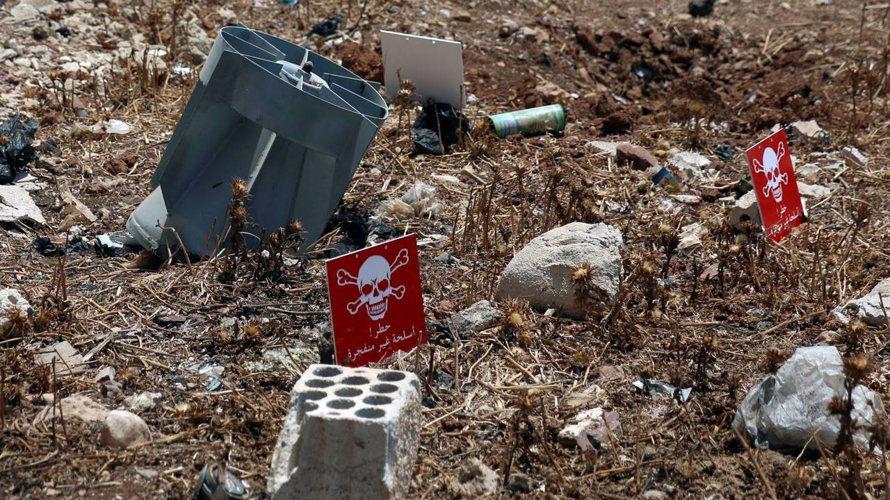 استشهاد طفلة وجريح بانفجار في...