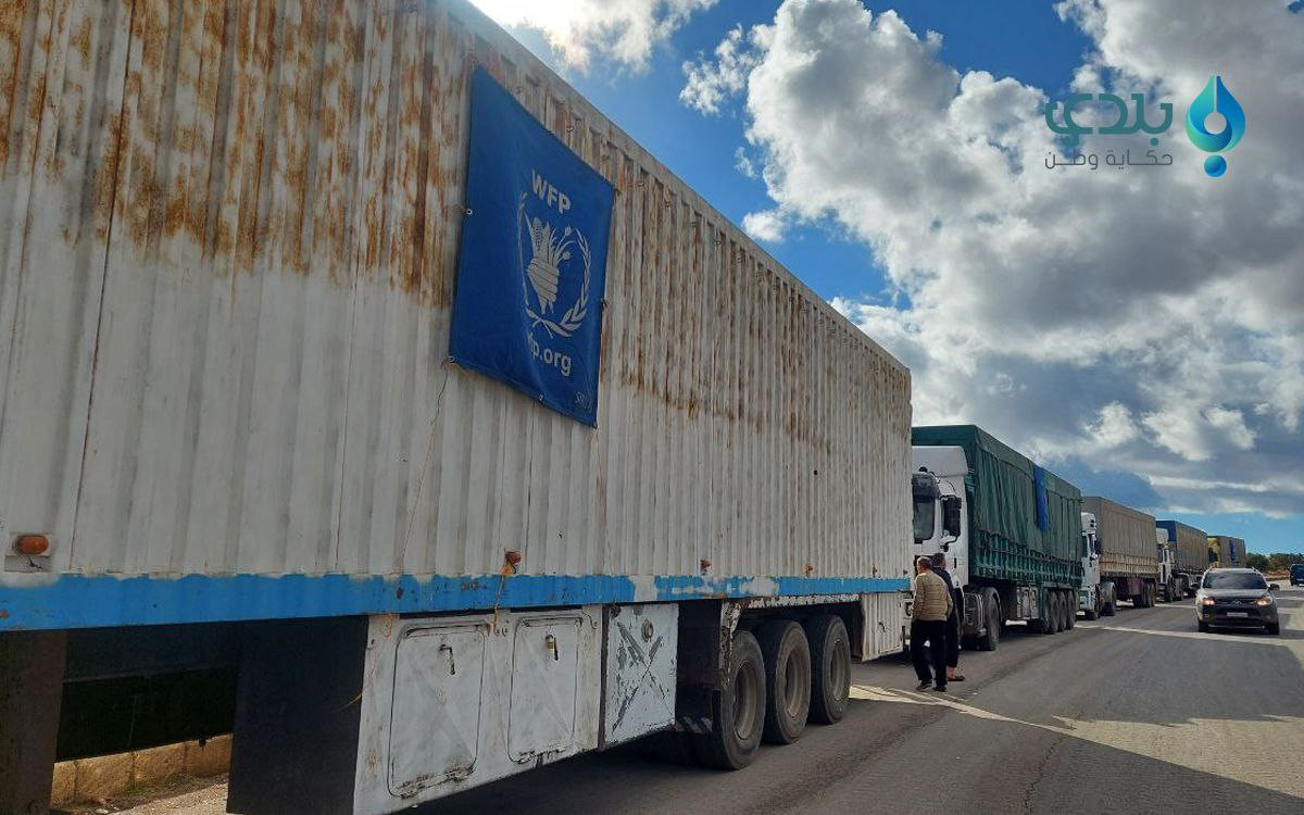 قافلة مساعدات أممية تدخل إدلب...