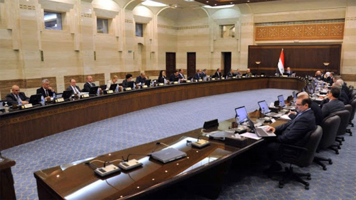 النظام يفصل عشرات الموظفين في...