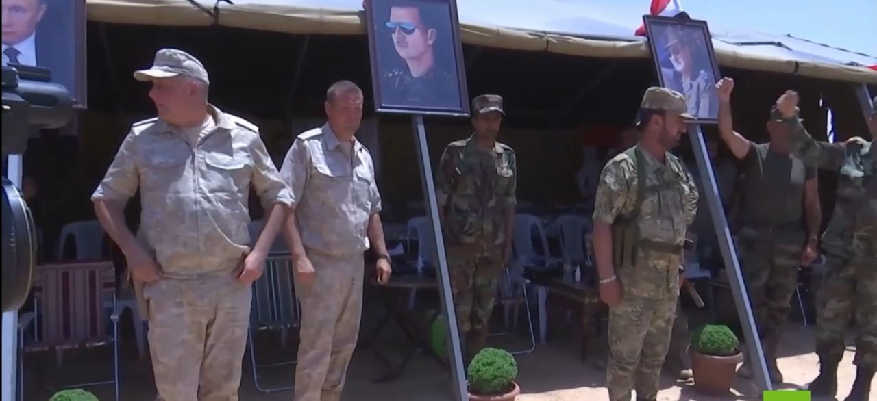 "سهيل الحسن" وعناصره يهتفون لر...