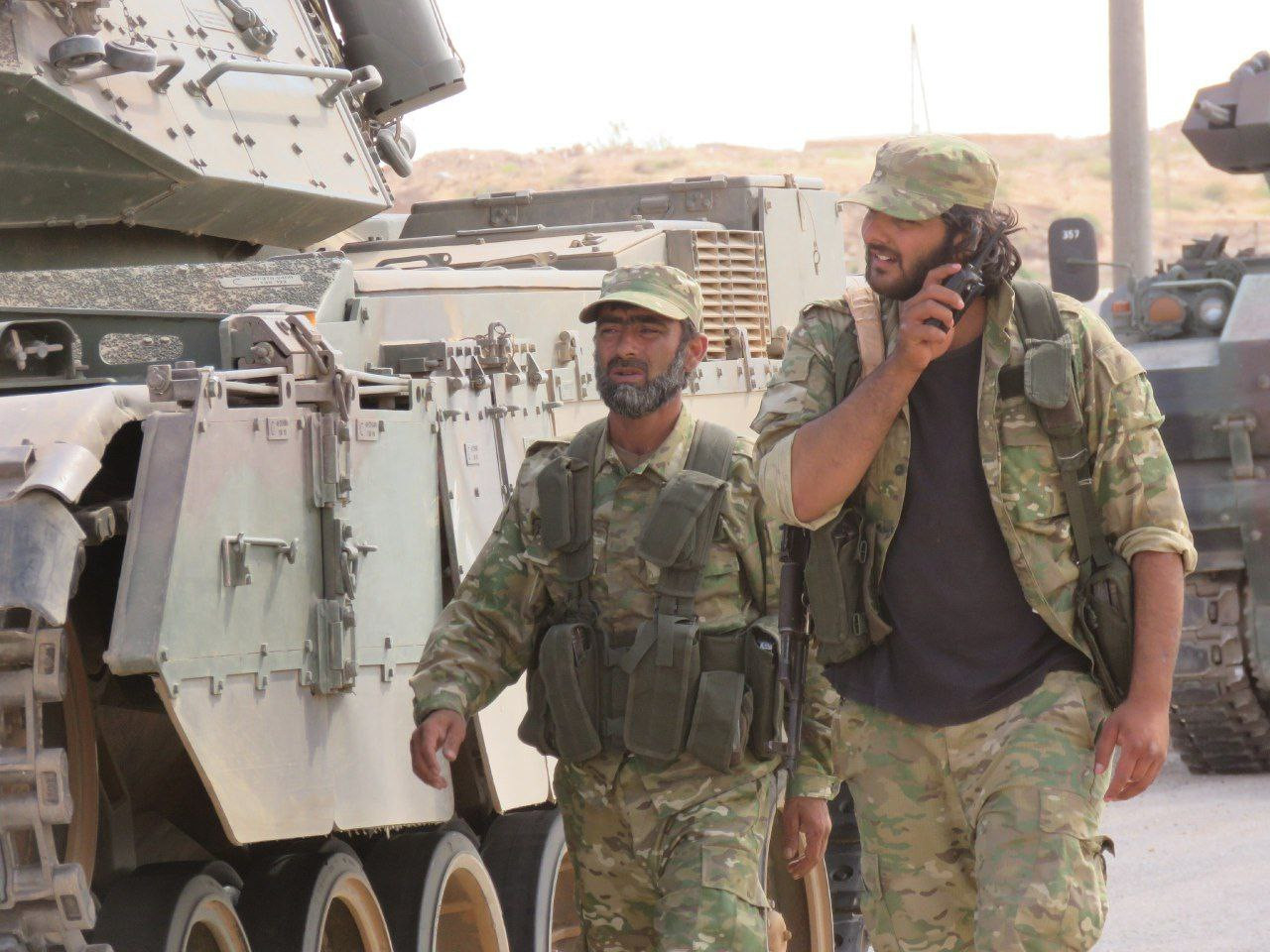 تركيا تدفع بتعزيزات عسكرية إلى...