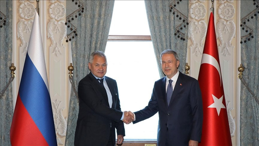 مباحثات بين وزيري دفاع تركيا و...