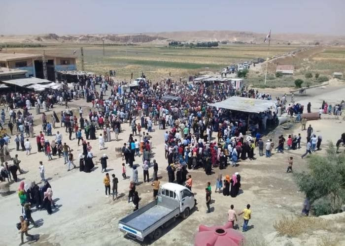 حواجز "قسد" تعتقل طلابا توجهوا...