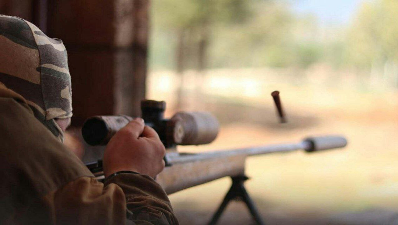 مقتل عنصر للنظام "قنـ.ـصاً" جن...