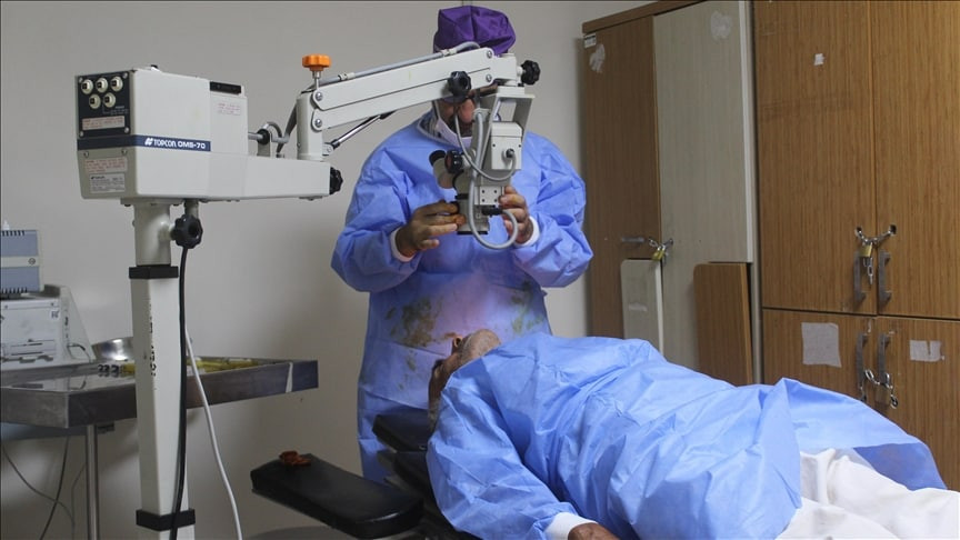 طبيبان تركيان يجريان 50 عملية...