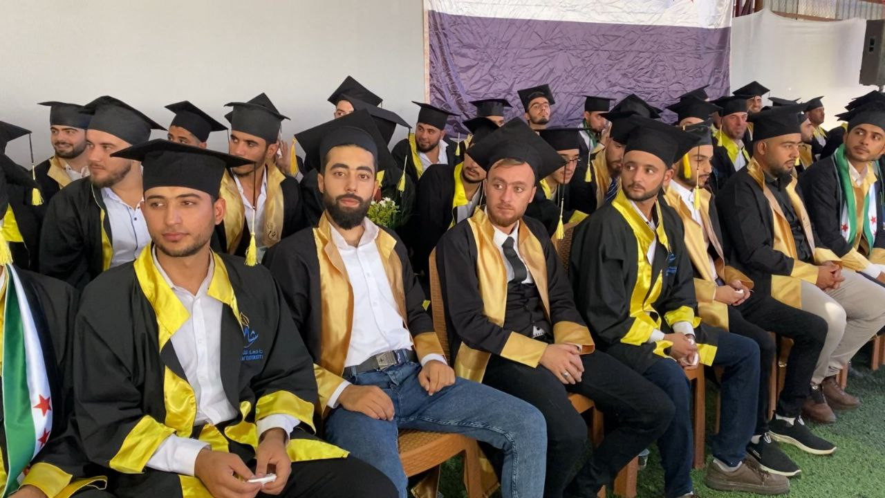 حلب.. جامعة الشام تخرج 140 طال...