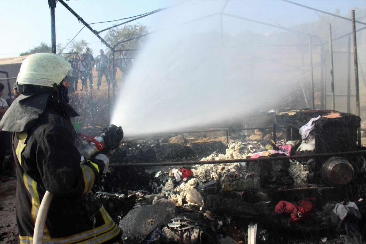 إصابات بحوادث سير وحريق يلتهم...