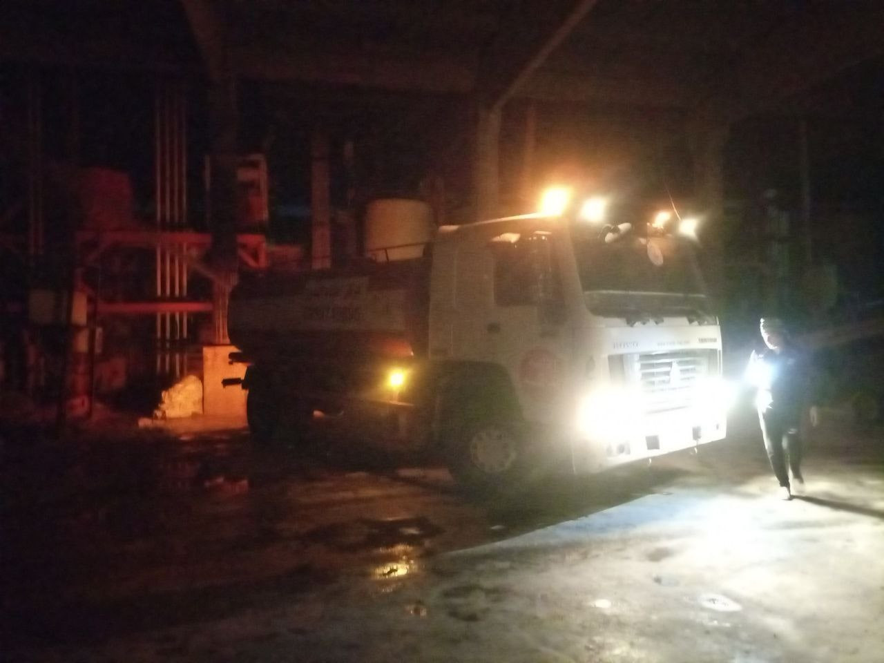 بالصور.. إصابات في حريق صوامع...