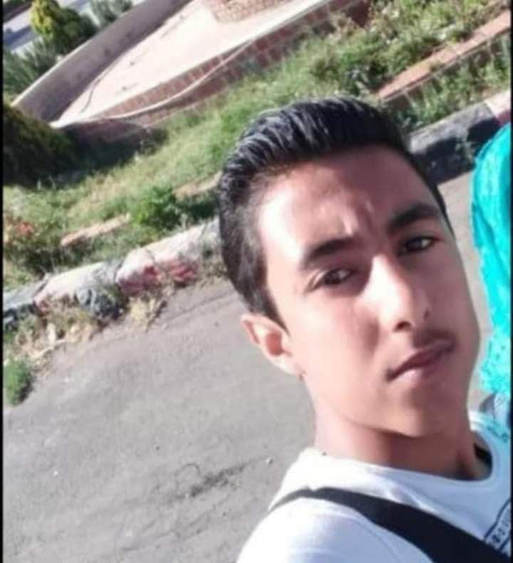 خلاف أثناء لعب كرة القدم في ري...