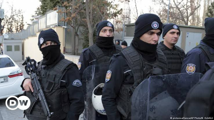 بتهمة تنفيذ أعمال لصالح "التنظ...