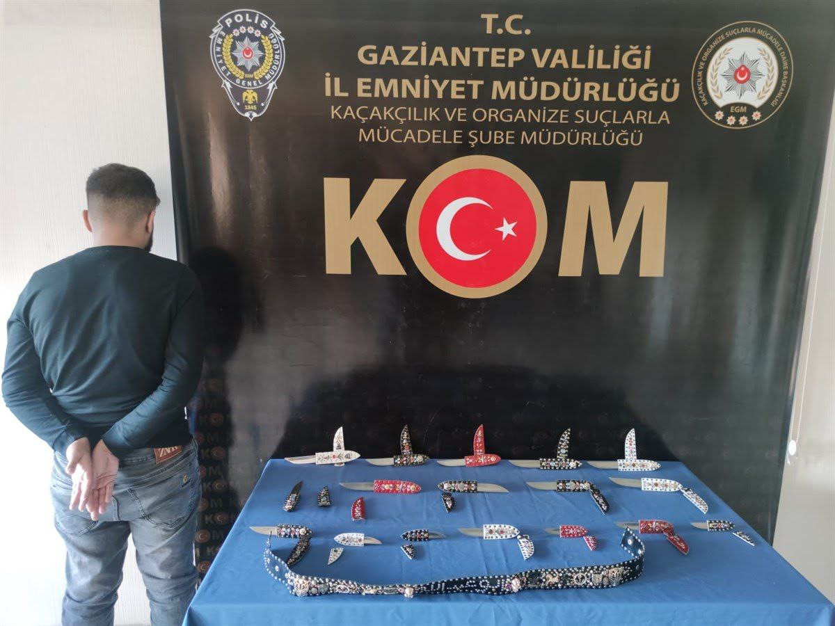 تركيا.. الشرطة توقف شابا سوريا...