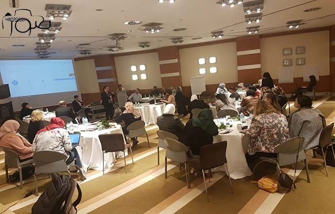 تقرير: نساء سوريات يطالبن بالم...