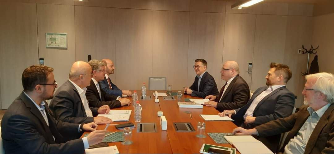 الائتلاف يبحث تطورات الملف الس...