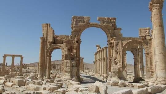 فريق دولي يعتزم ترميم قوس "الن...