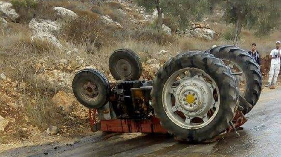 وفاة شاب بانقلاب جرار زراعي بر...