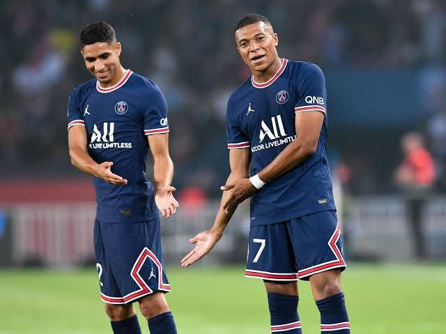 "حكيمي" يوجه رسالة إلى "إمبابي...