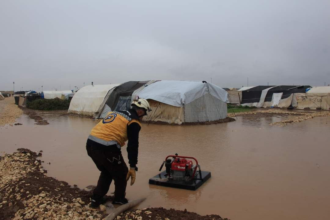 "الدفاع المدني" يوثّق أضرار ال...