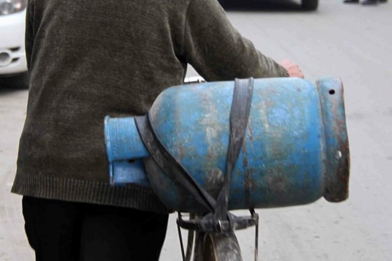 حكومة النظام تسمح بشراء أسطوان...