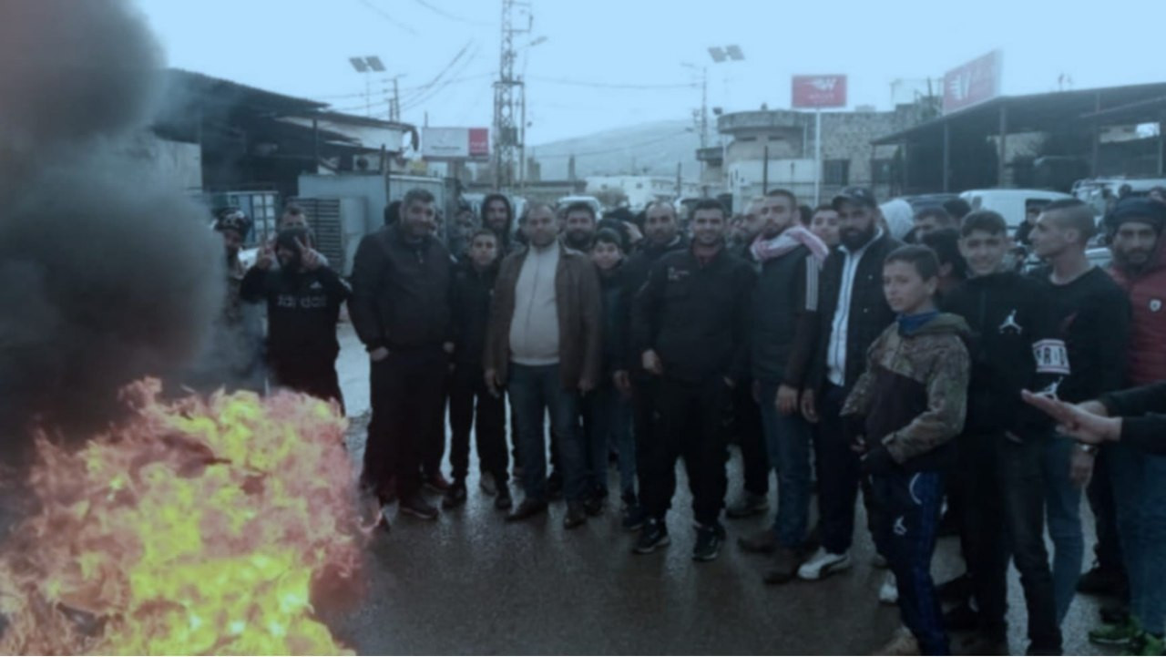 احتجاجا على تسليم لاجئين للنظا...