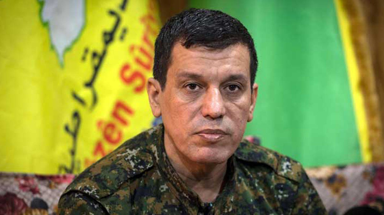 قائد "قسد" يتوقع عملية عسكرية...