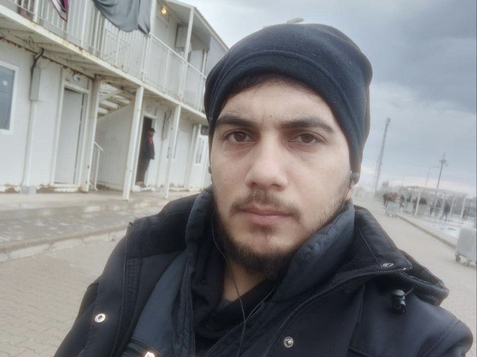 إعلامي يوجه نداء لفك أسره بعد...