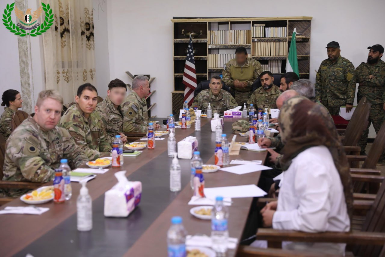 "جيش سوريا الحرة" يبحث مع التح...