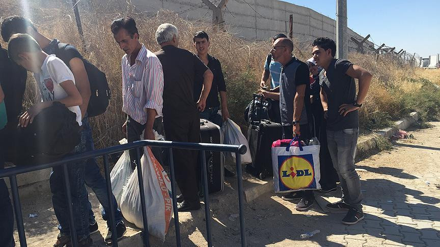 1200 لاجئ يعودون إلى جرابلس ال...