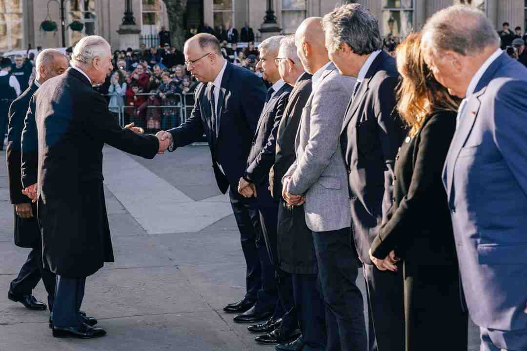 الملك تشارلز ووزير خارجية بريط...