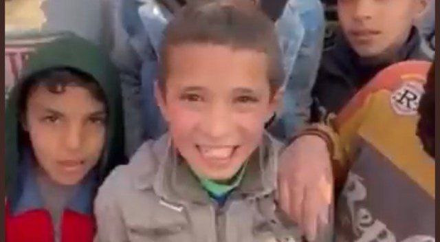 رئيس هيئة الترفيه السعودي يمنح...