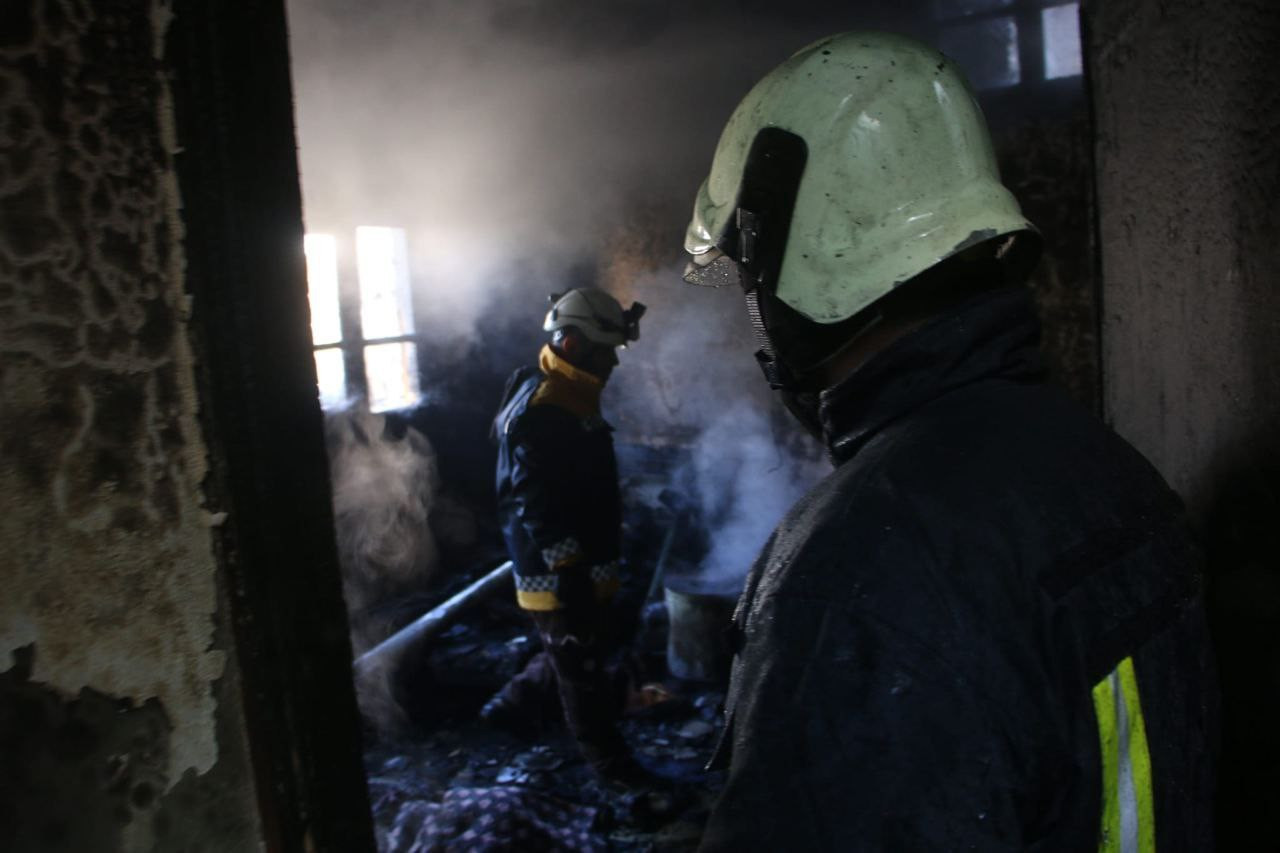 جرحى بحرائق في إدلب وحلب