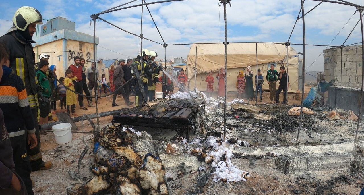 وفاة سيدة وإصابة زوجها بحريق خيمة شمال إدلب