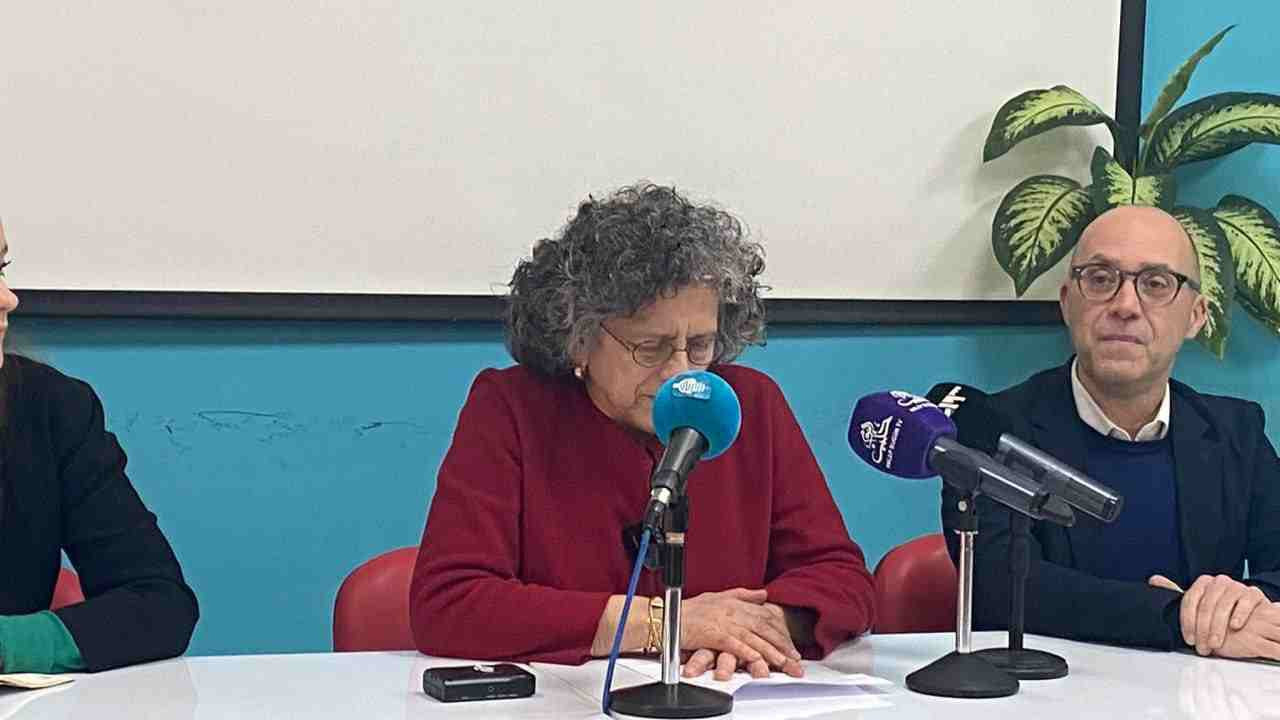 فرنسا تؤكد عدم دعوة أي شخصية ت...