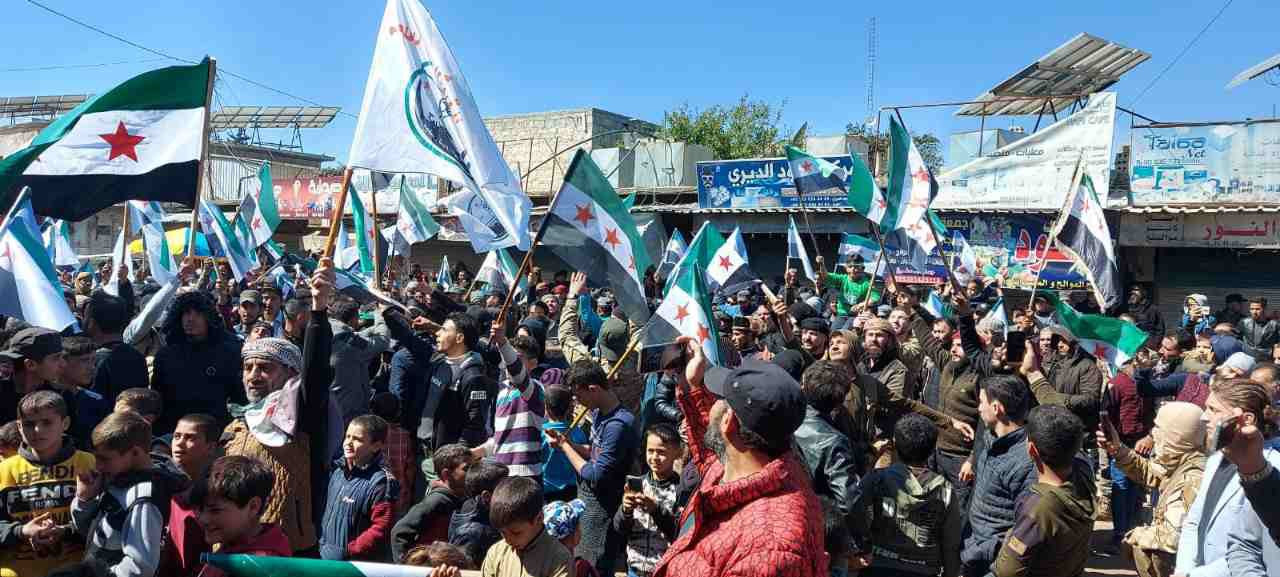 جنديرس تتظاهر تحت شعار "علمنا...