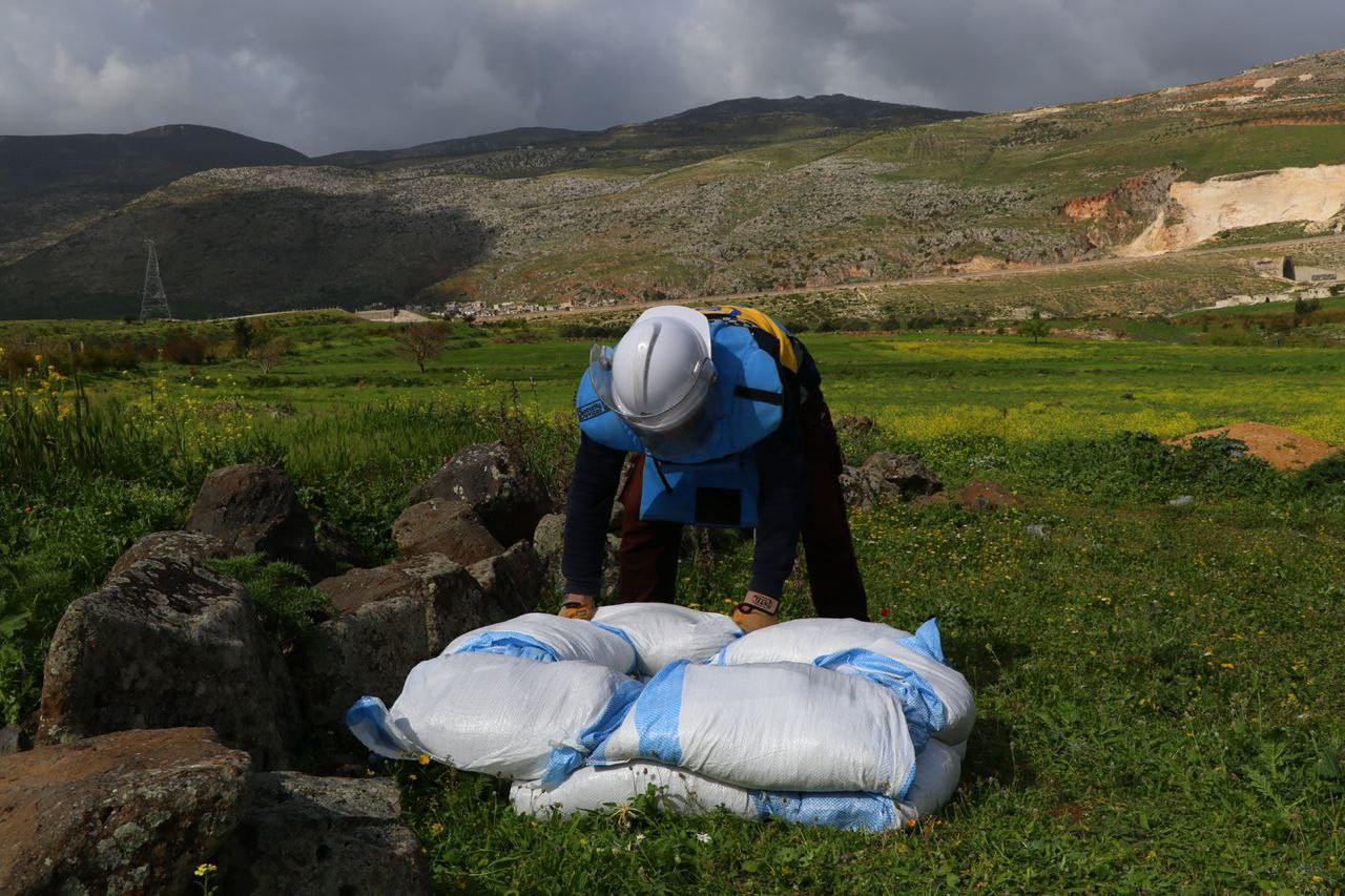 فرق الدفاع المدني تكثف عمليات...