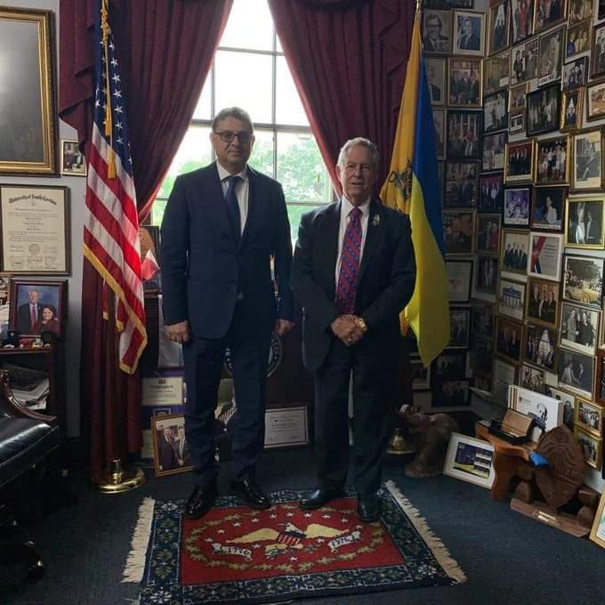 "بدر جاموس" يلتقي عضو مجلس الش...