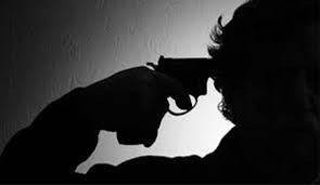 رفضت التحدث إليه.. شاب سوري يق...