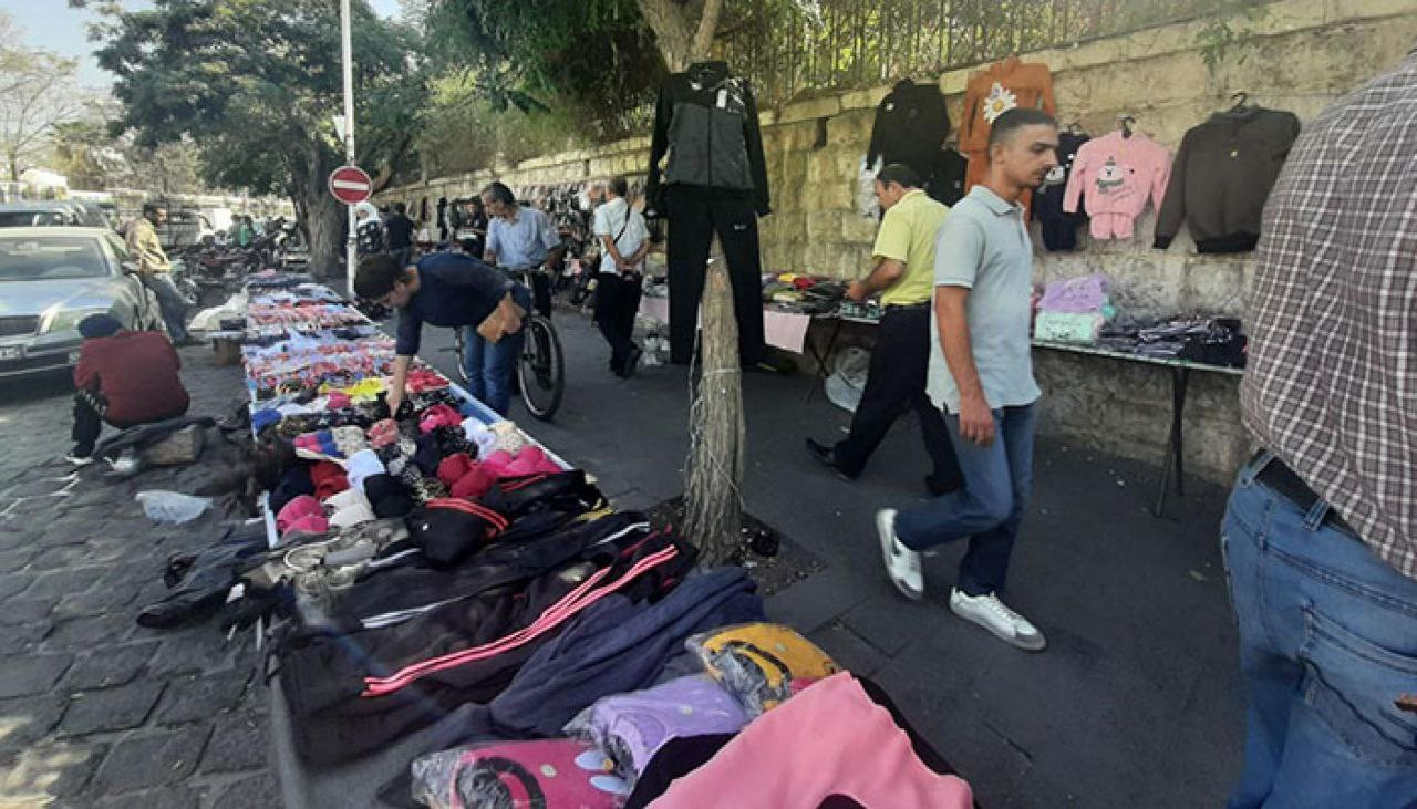 بعد إزالة بسطاتهم في دمشق.. قر...