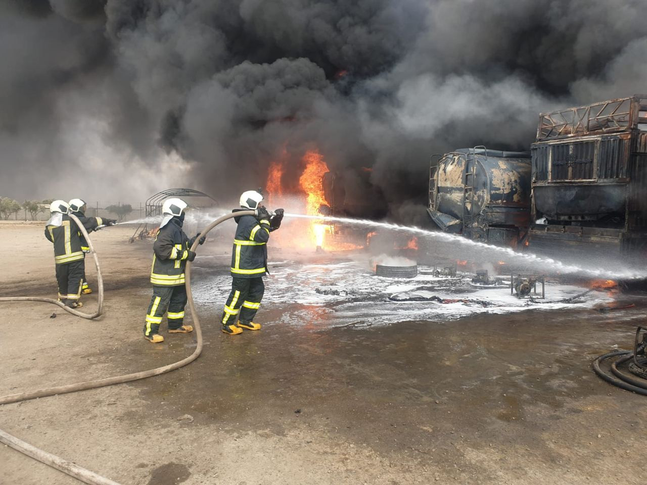 "الدفاع المدني" يسيطر على حريق...