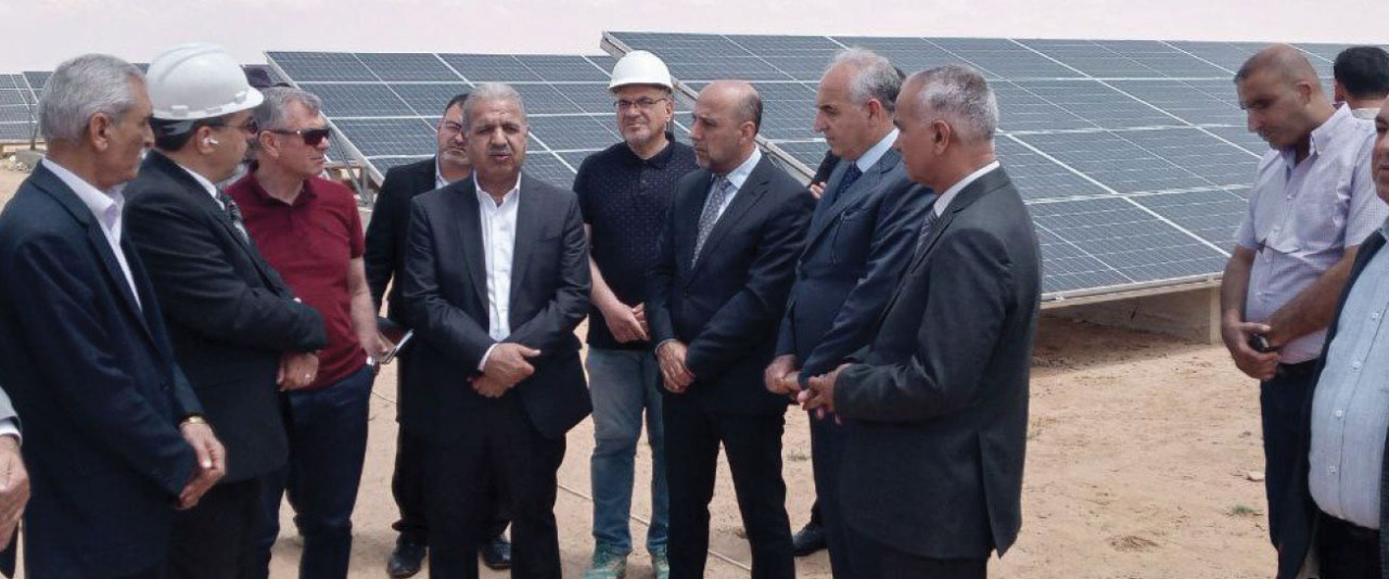 "وزير الكهرباء" يقر بدارسة رفع...