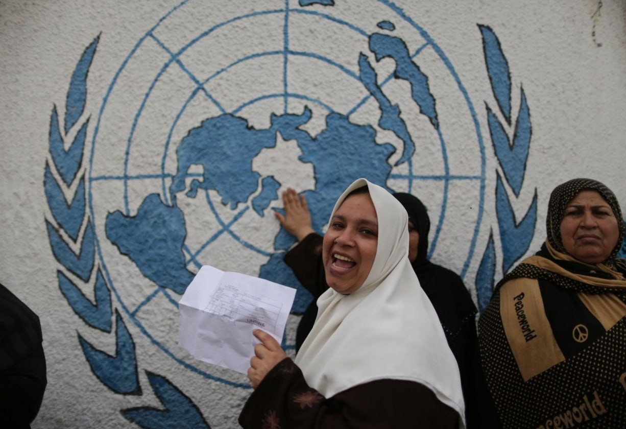 "الأونروا" تتعهد بزيادة دعم فل...