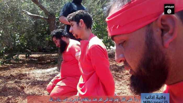 "داعش" يعدم خمسة مقاتلين في إد...