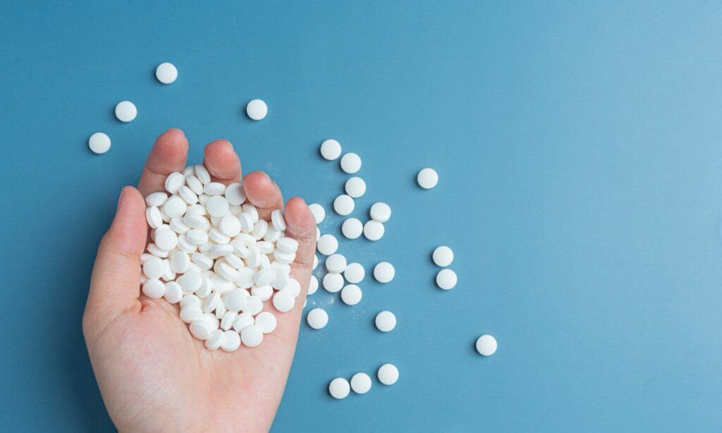 تقرير يرصد ارتفاع حالات إنهاء...