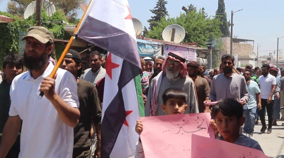 احتجاجا على سوء الأوضاع المعيش...