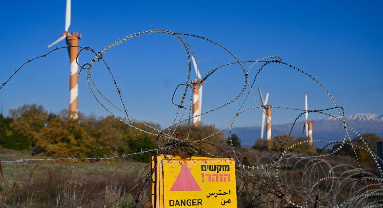 إسرائيل تفجر عشرات الألغام بال...