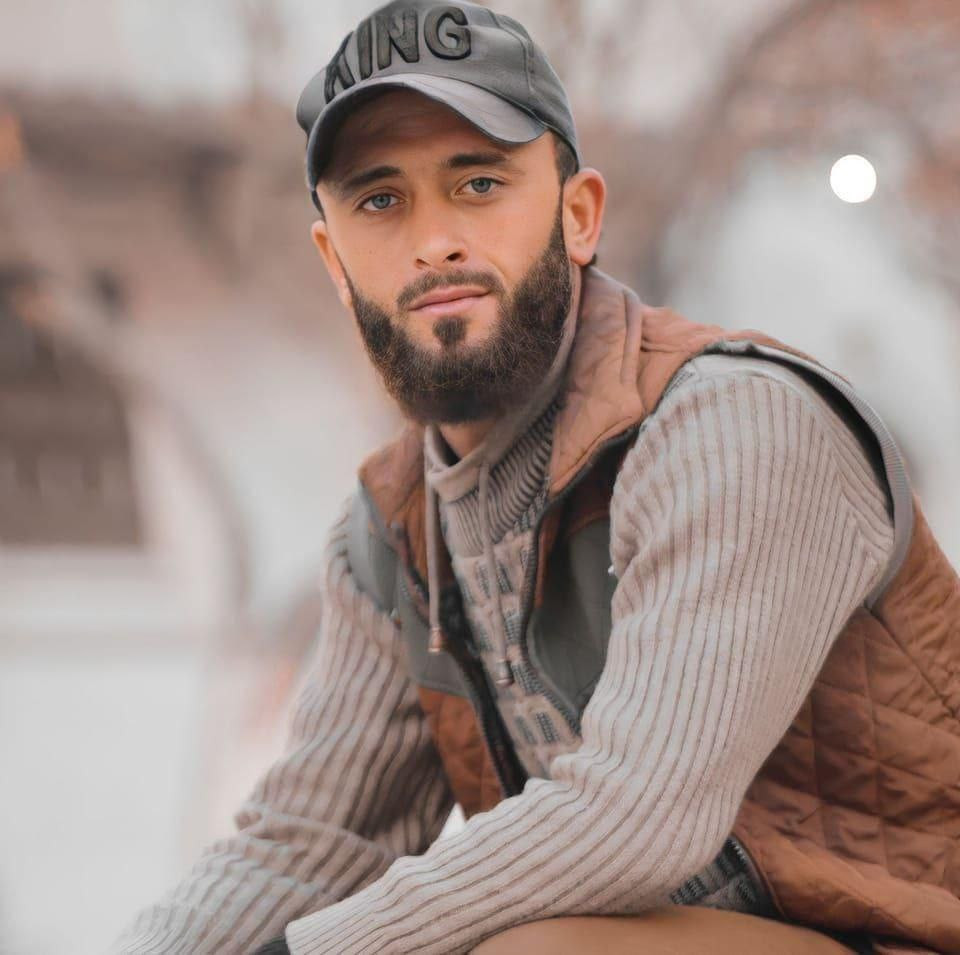 يعاني من إعاقة بالنطق.. اغتيال...