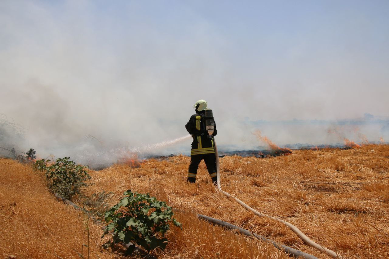 فرق الدفاع المدني تستجيب لـ 12...