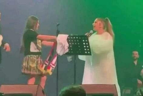 جدل في حفل فني أحيته المطربة "...