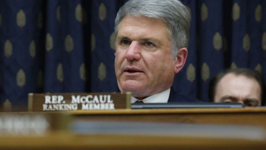 مشرعون أمريكيون يطالبون بايدن...