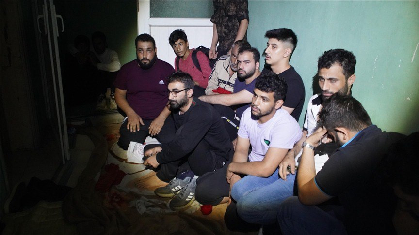 بينهم سوريون.. تركيا تعلن ضبط...